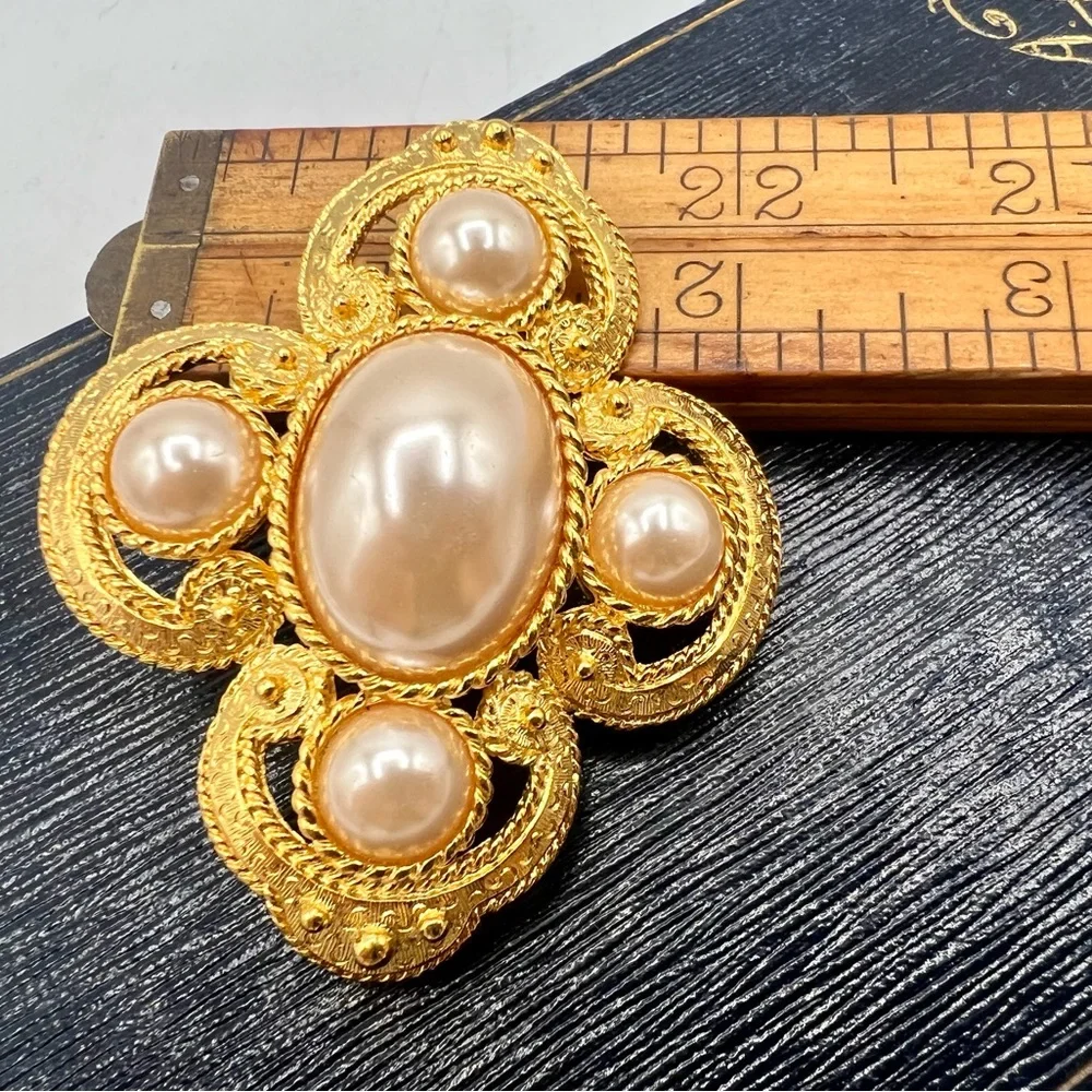 Vintage LR LADY REMINGTON large gold and faux pearl brooch chunky beautiful!